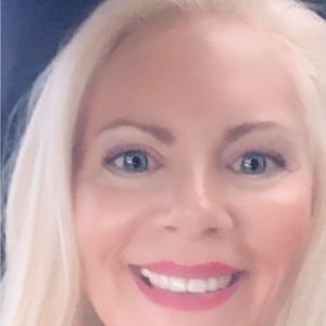 Meet your Posher, Deb